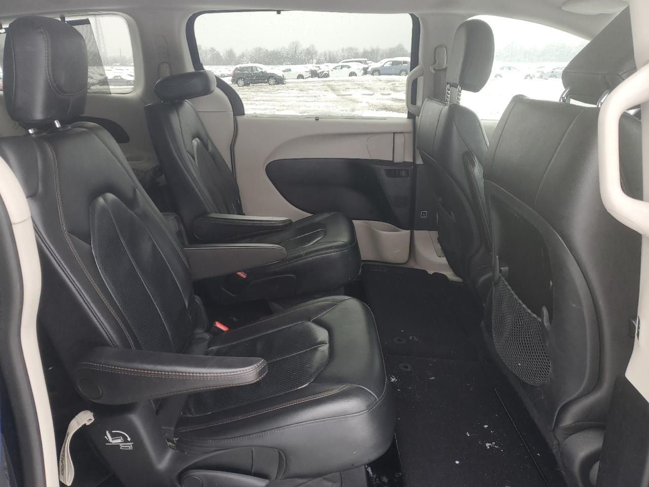 2019 Chrysler Pacifica - Image 11