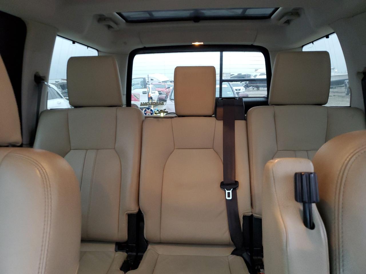 2013 Land Rover LR4 - Image 10