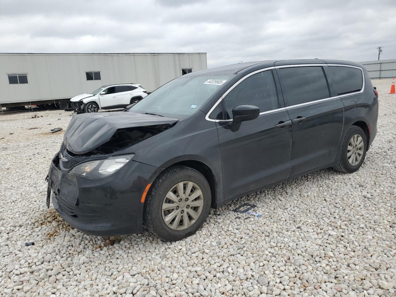 2020 Chrysler Voyager - Image 1
