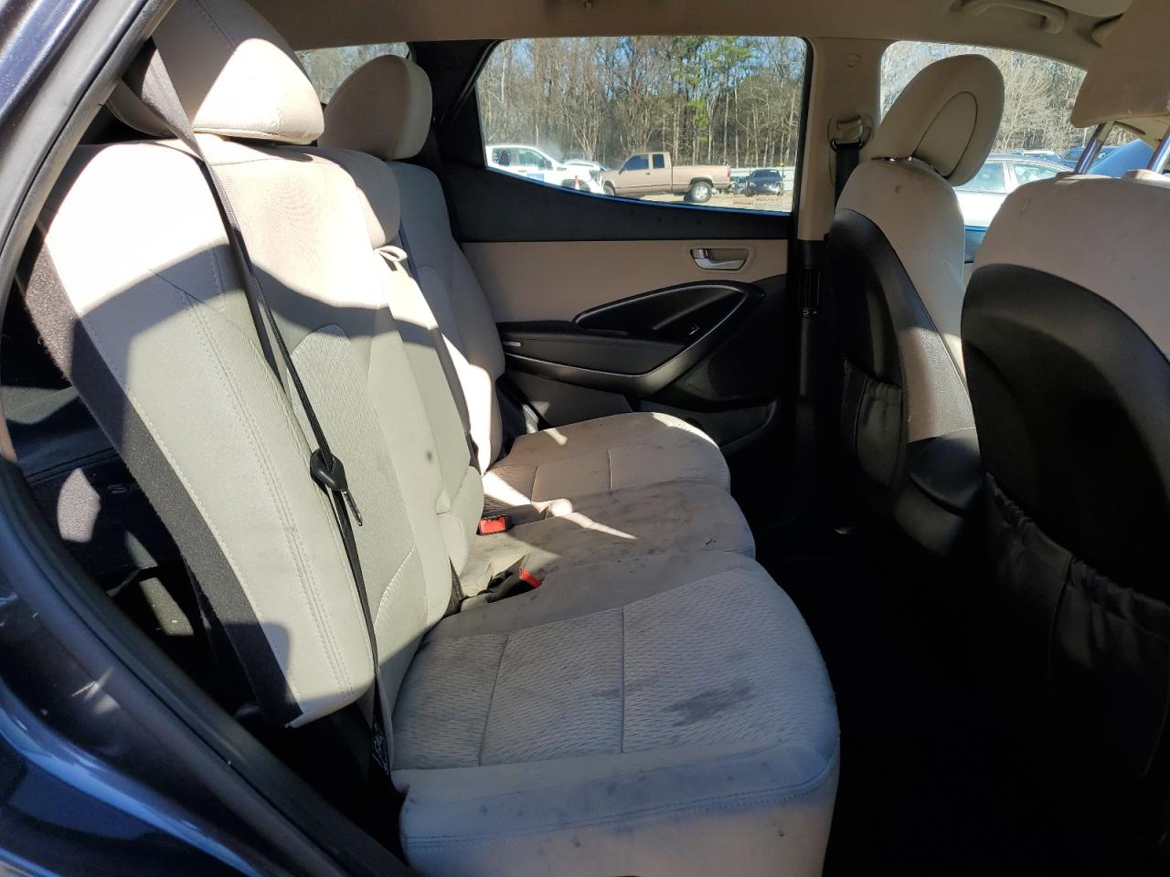2017 Hyundai Santa Fe - Image 11