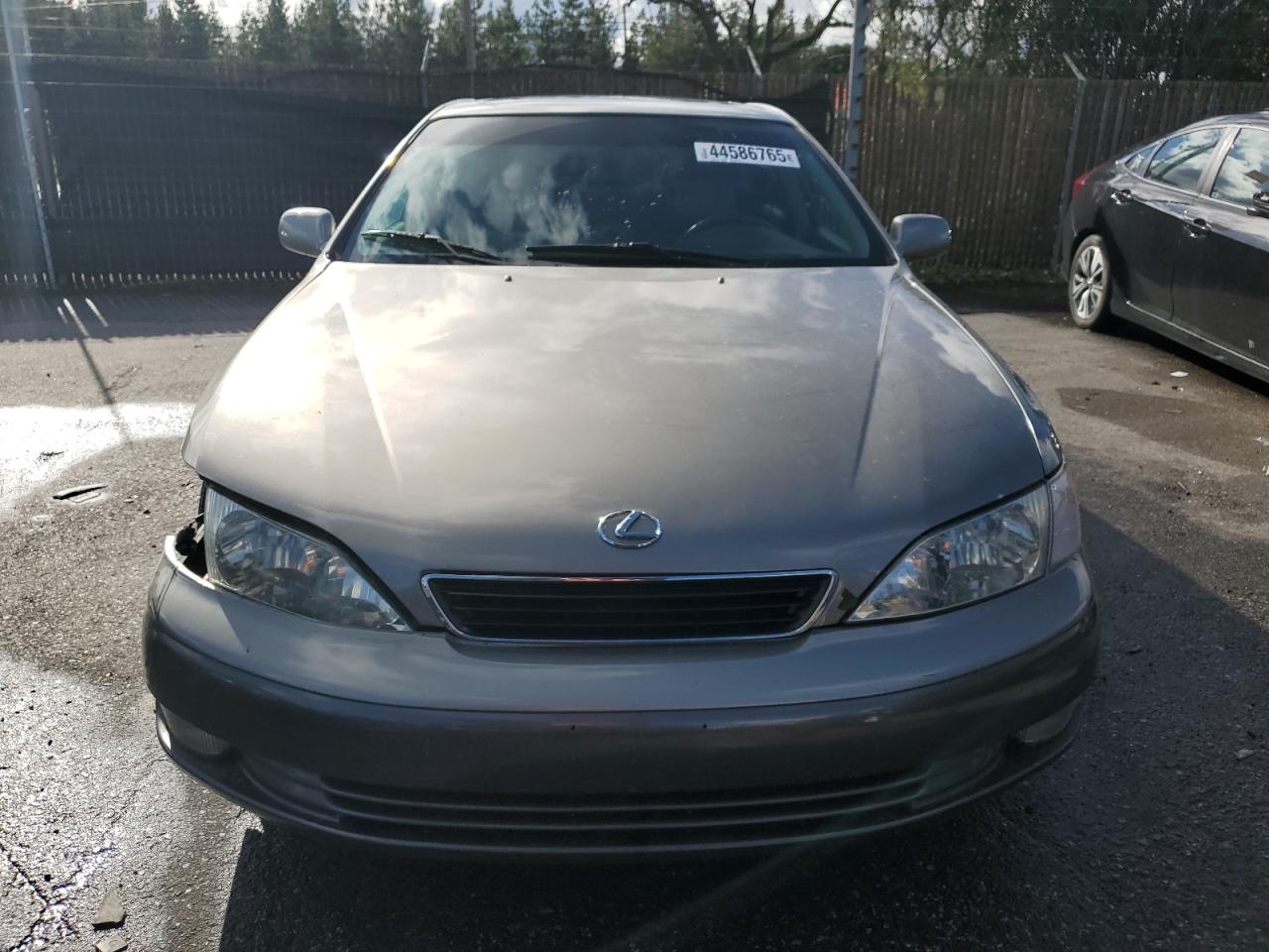 1998 Lexus ES - Image 5