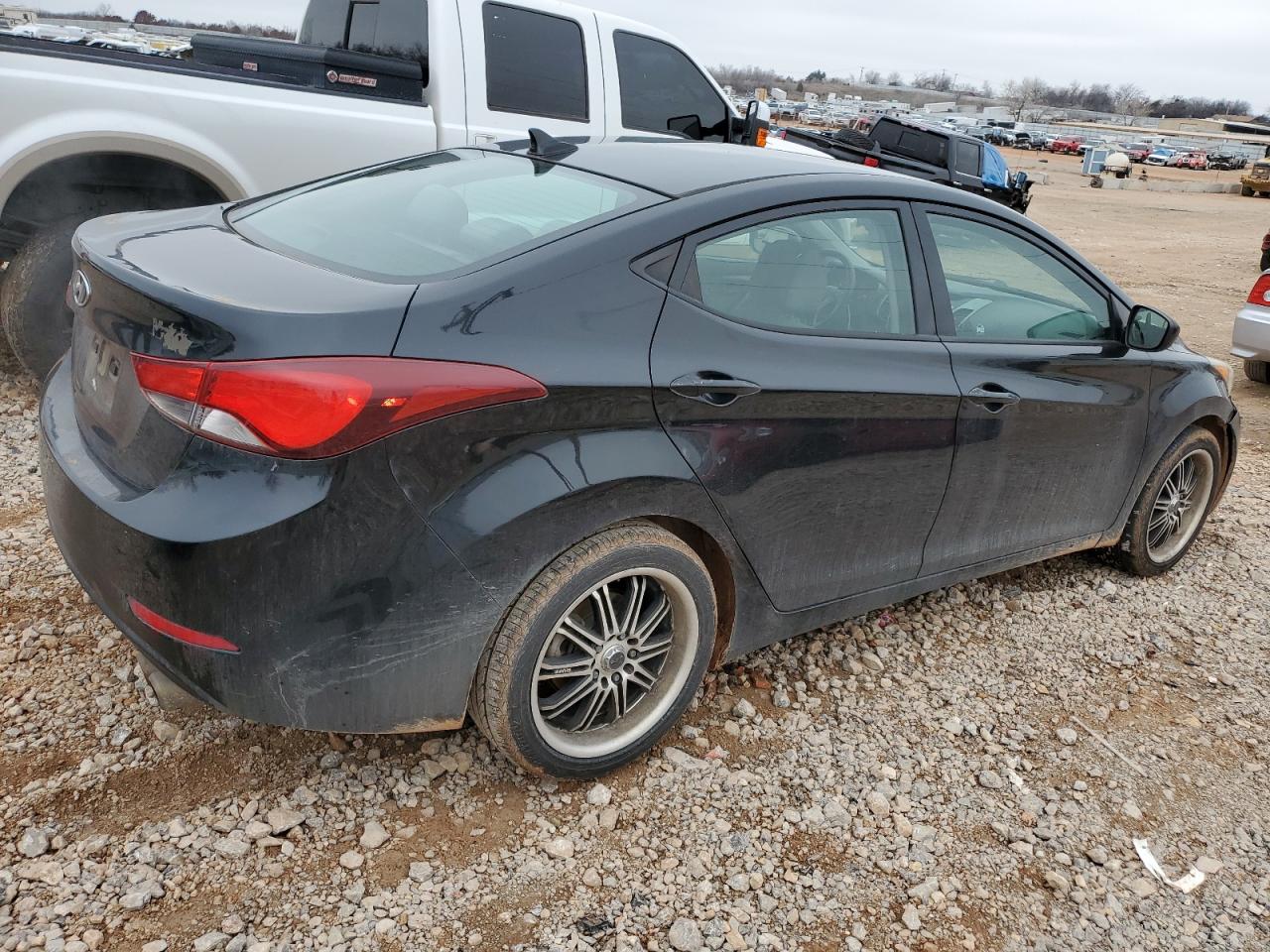 2015 Hyundai Elantra - Image 3
