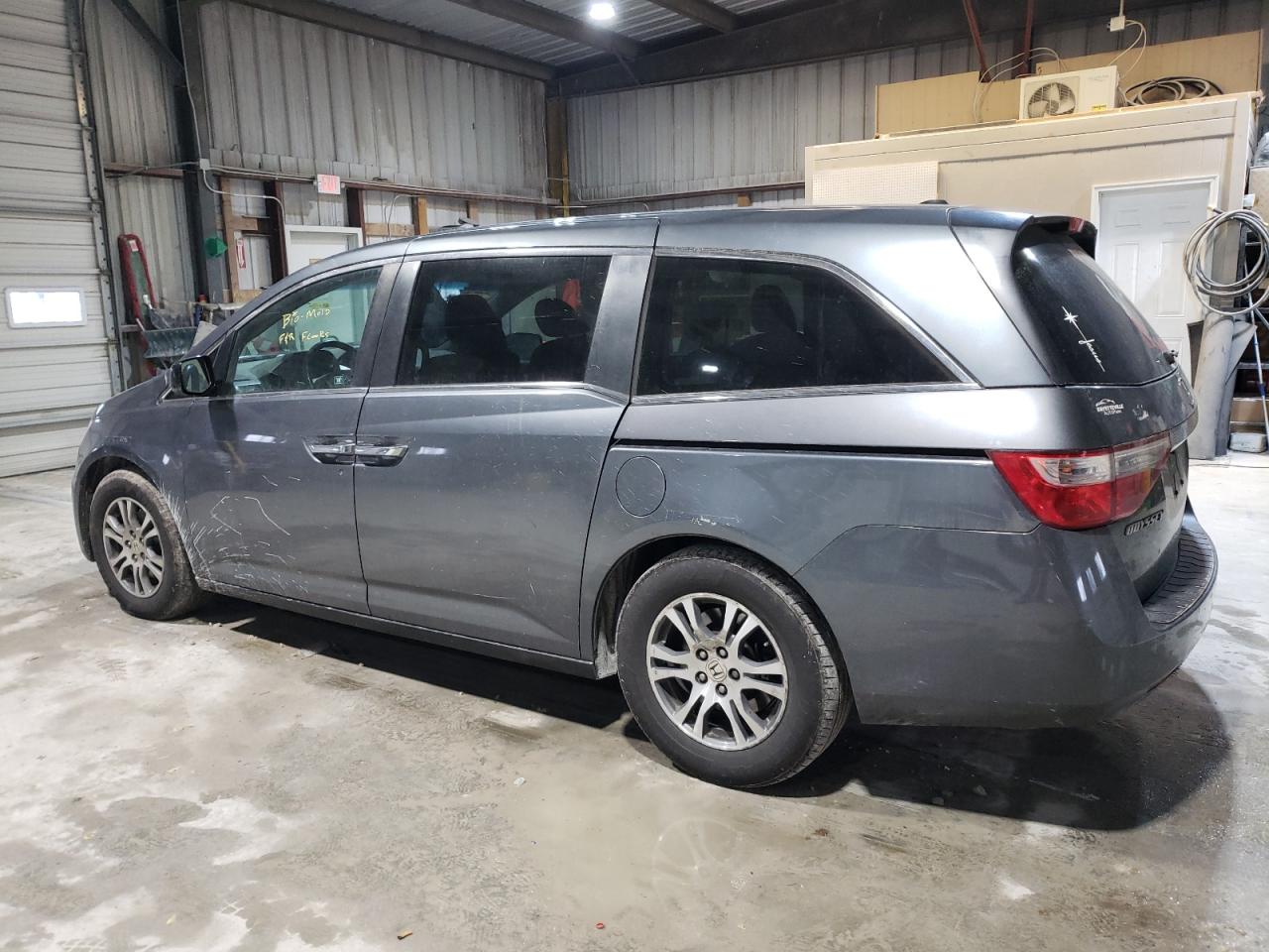 2011 Honda Odyssey - Image 2