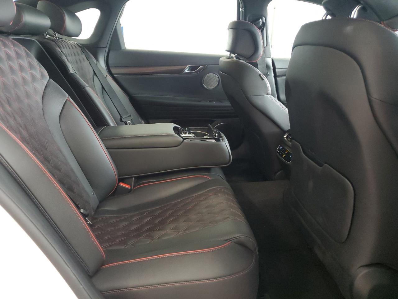 2024 Genesis G80 - Image 10