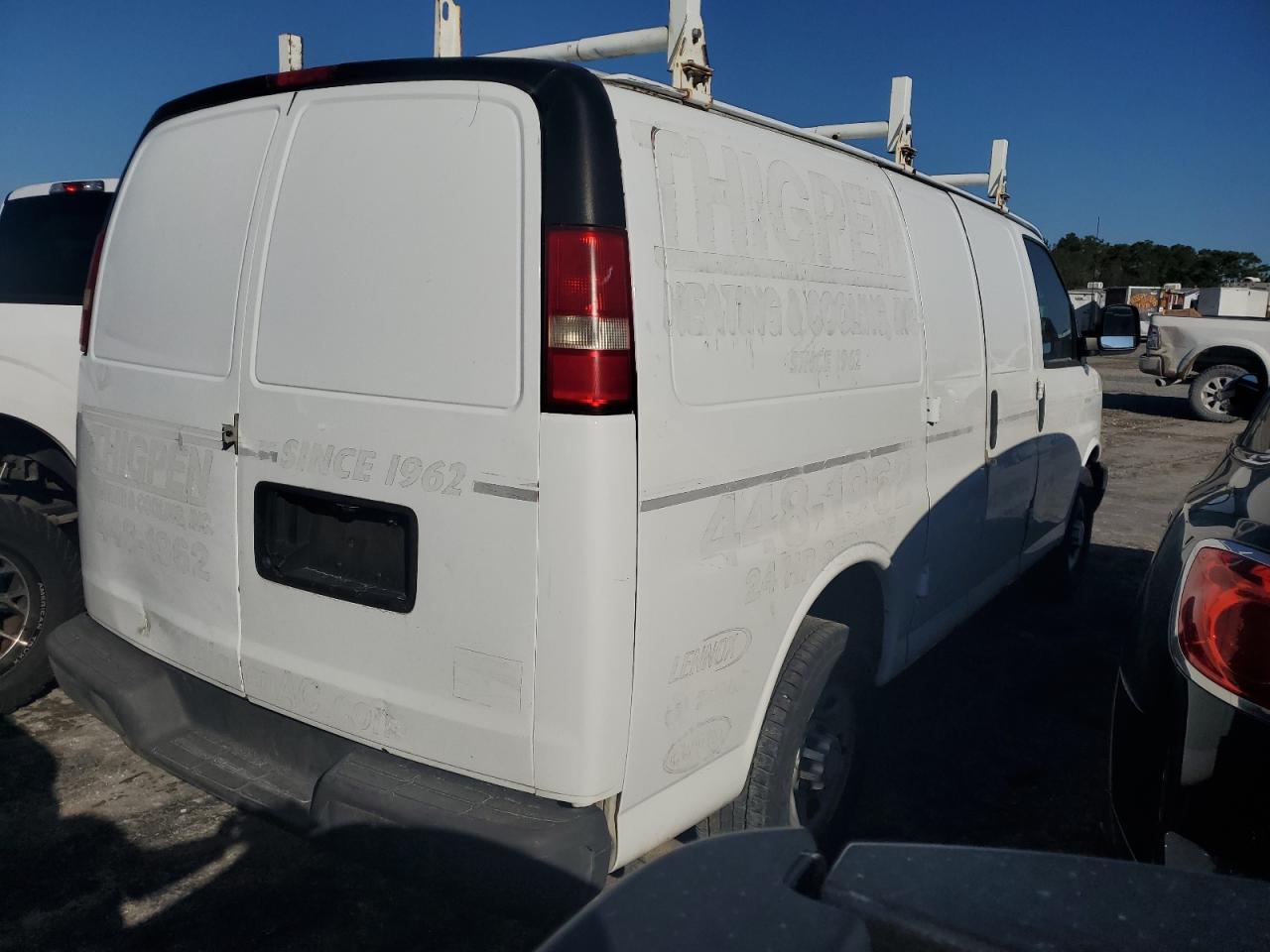 2014 Chevrolet Express - Image 3