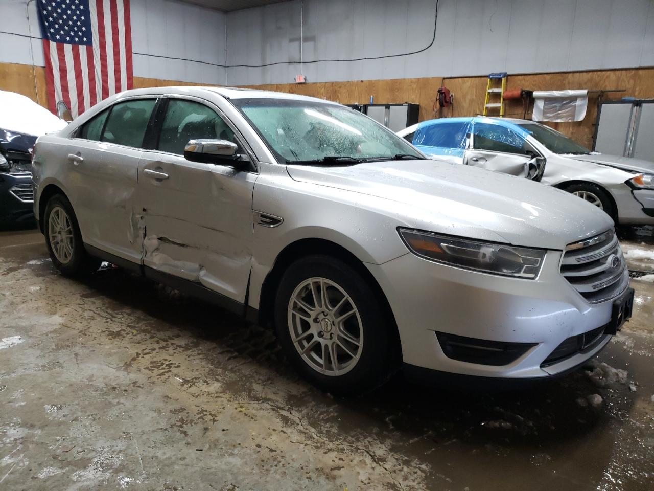 2017 Ford Taurus - Image 4