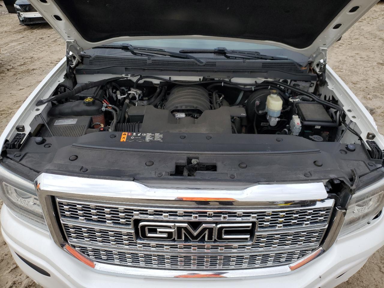 2018 GMC Sierra - Image 11