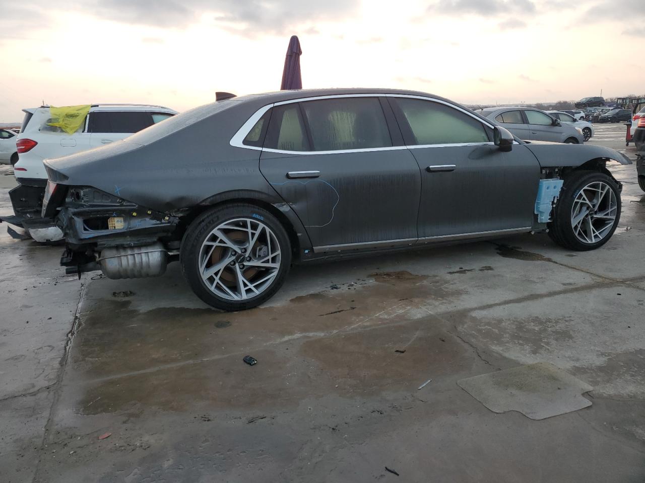 2023 Genesis G90 - Image 3