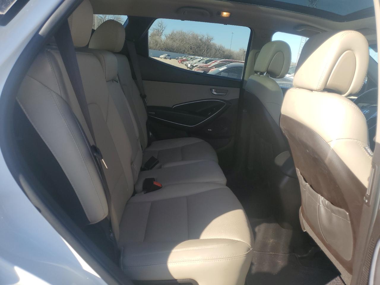 2018 Hyundai Santa Fe - Image 11