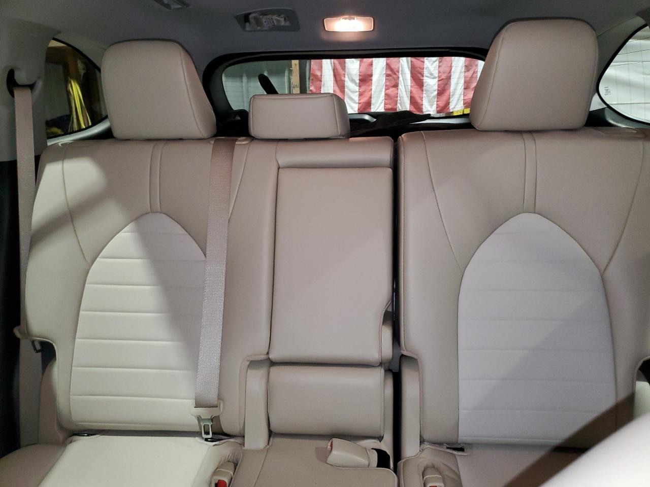 2022 Toyota Highlander - Image 10