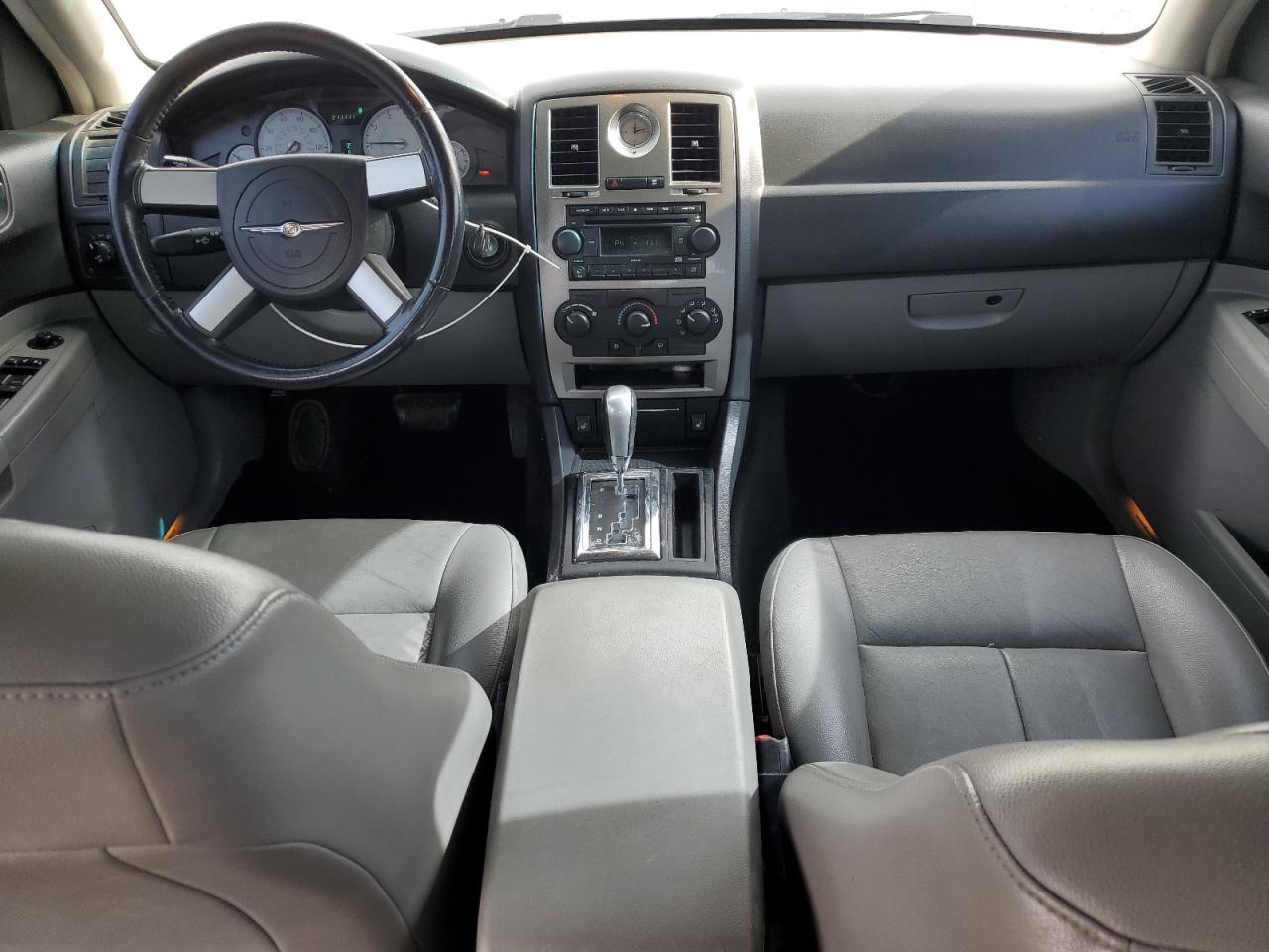 2007 Chrysler 300 - Image 8