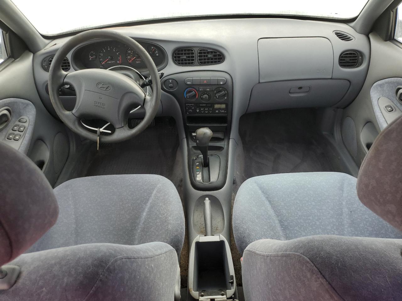 2000 Hyundai Elantra - Image 8