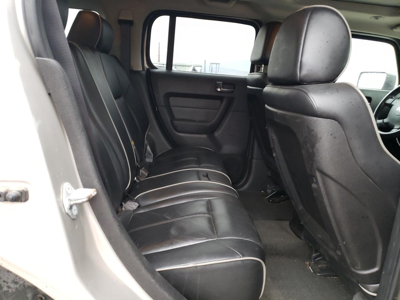 2006 Hummer H3 - Image 12