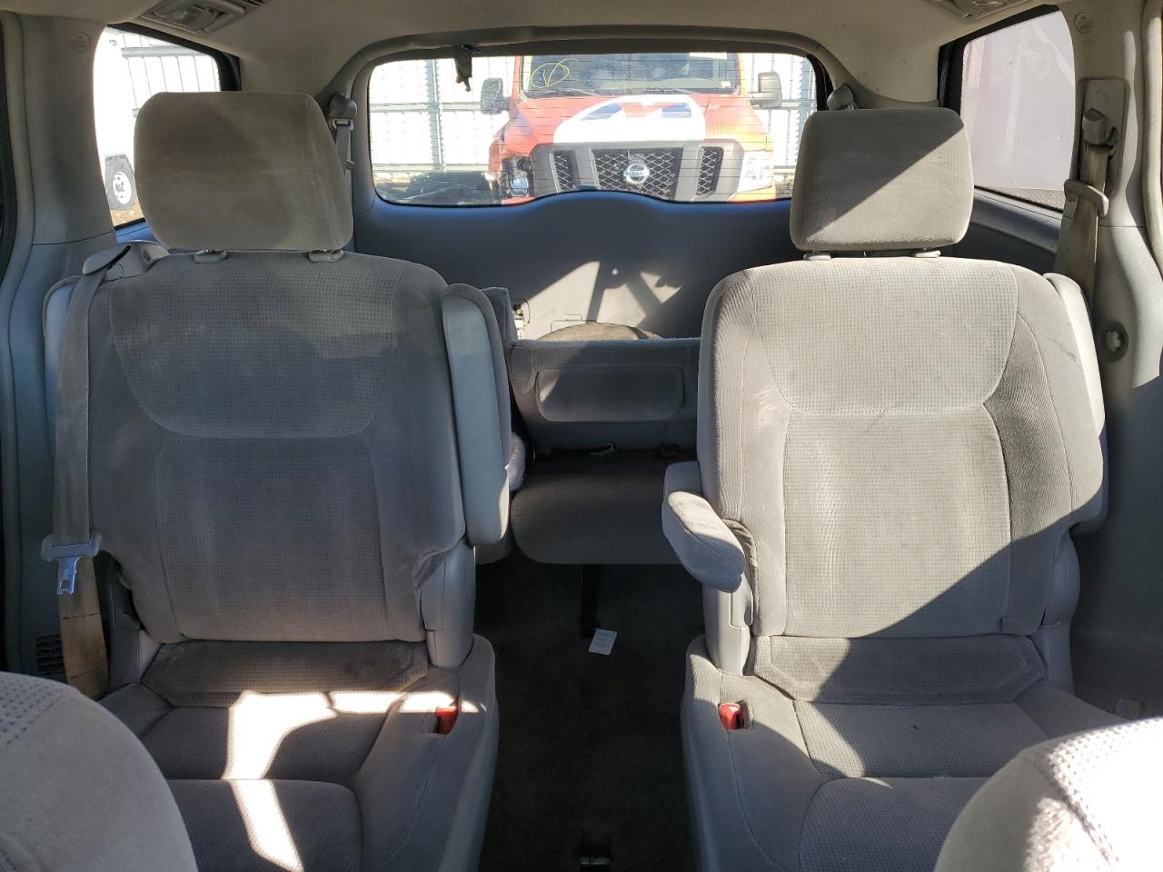 2004 Toyota Sienna - Image 10