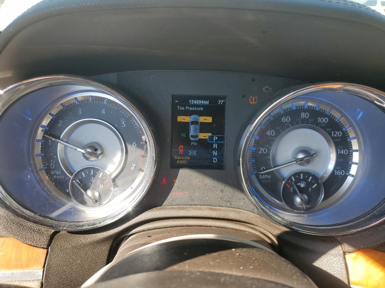 2013 Chrysler 300 - Image 9