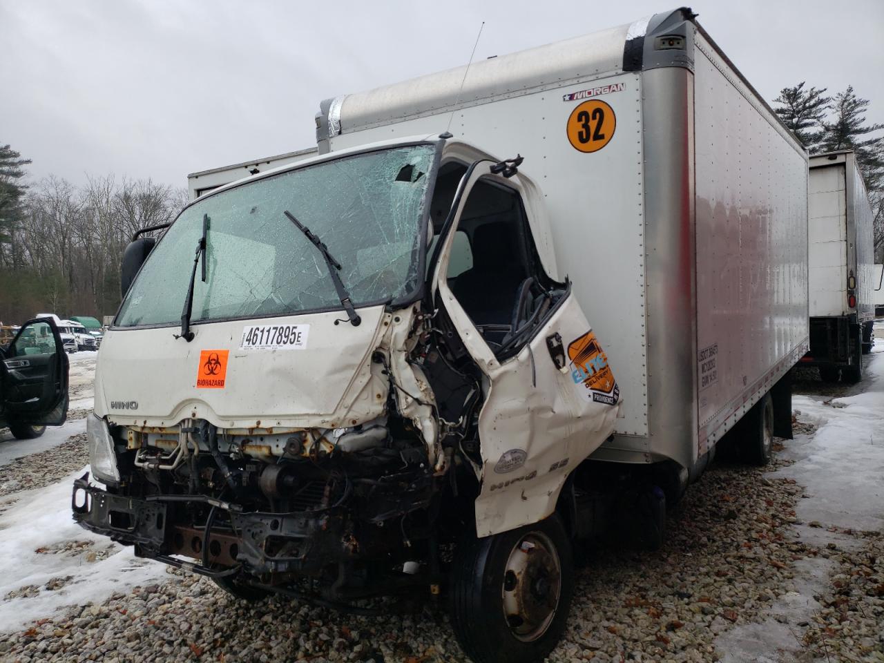 2017 Hino 155 zu verkaufen in West Warren, MA - Front End