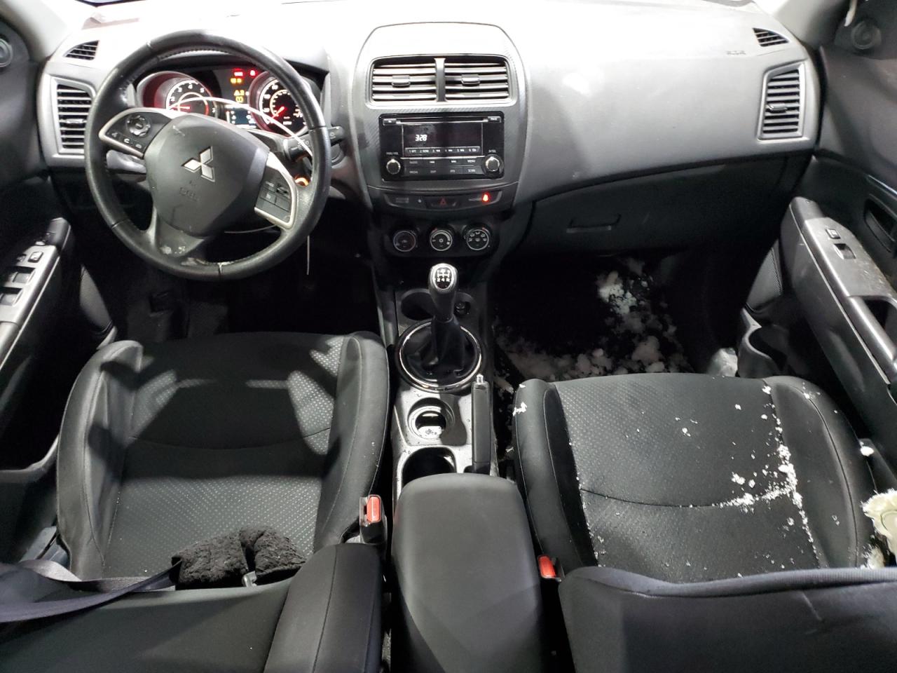 2015 Mitsubishi Outlander - Image 8