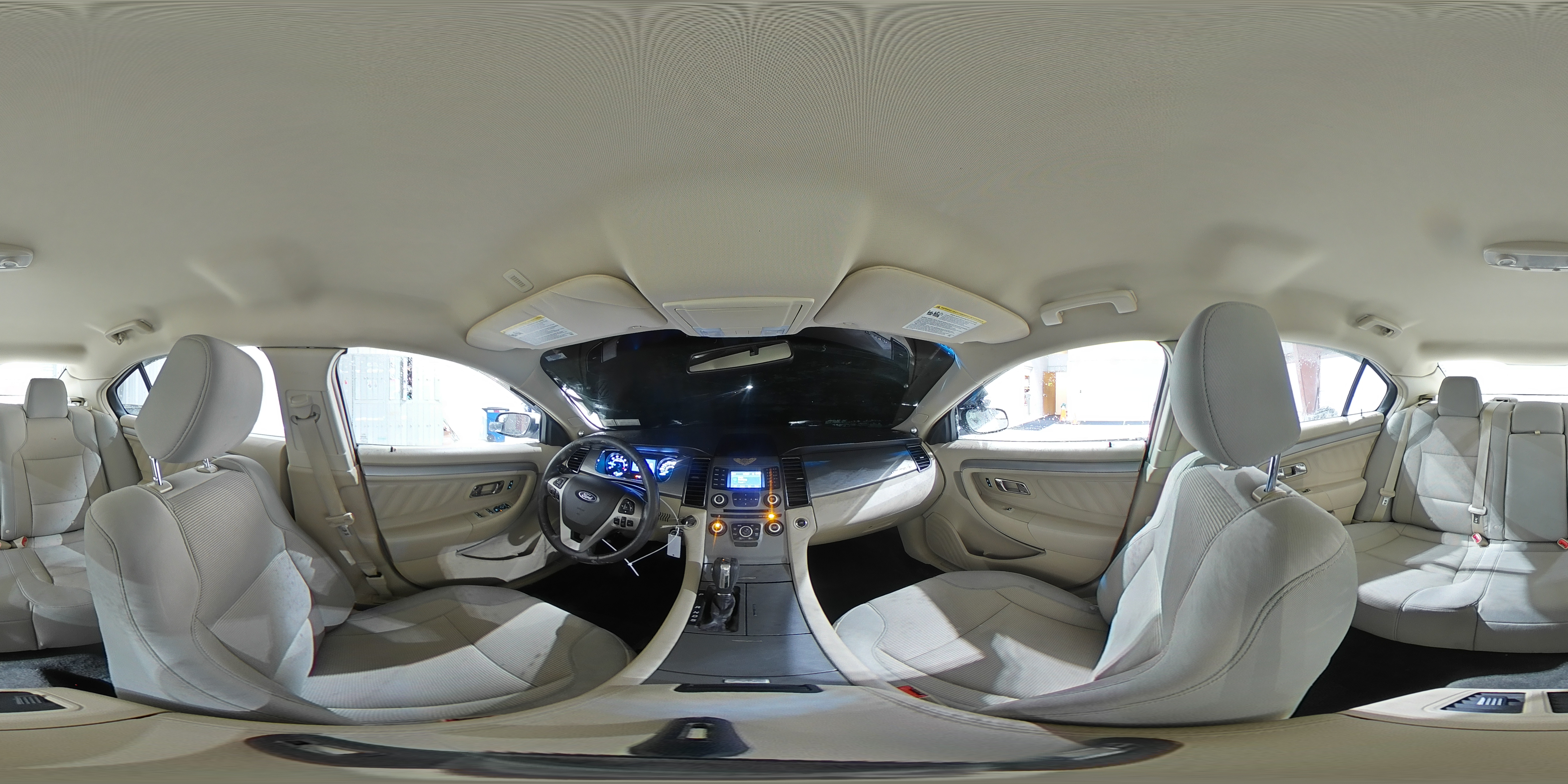 2015 Ford Taurus - Image 14