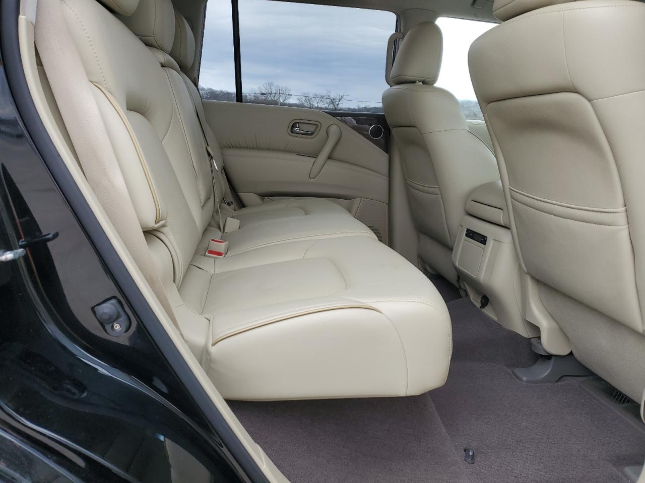 2017 Infiniti QX80 - Image 11