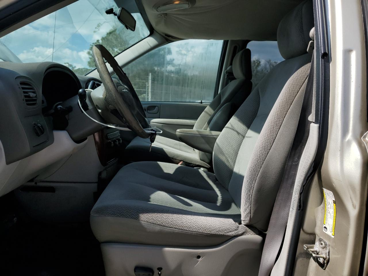 2005 Chrysler Town & Country - Image 7