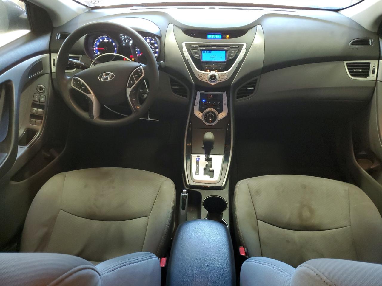 2012 Hyundai Elantra - Image 8