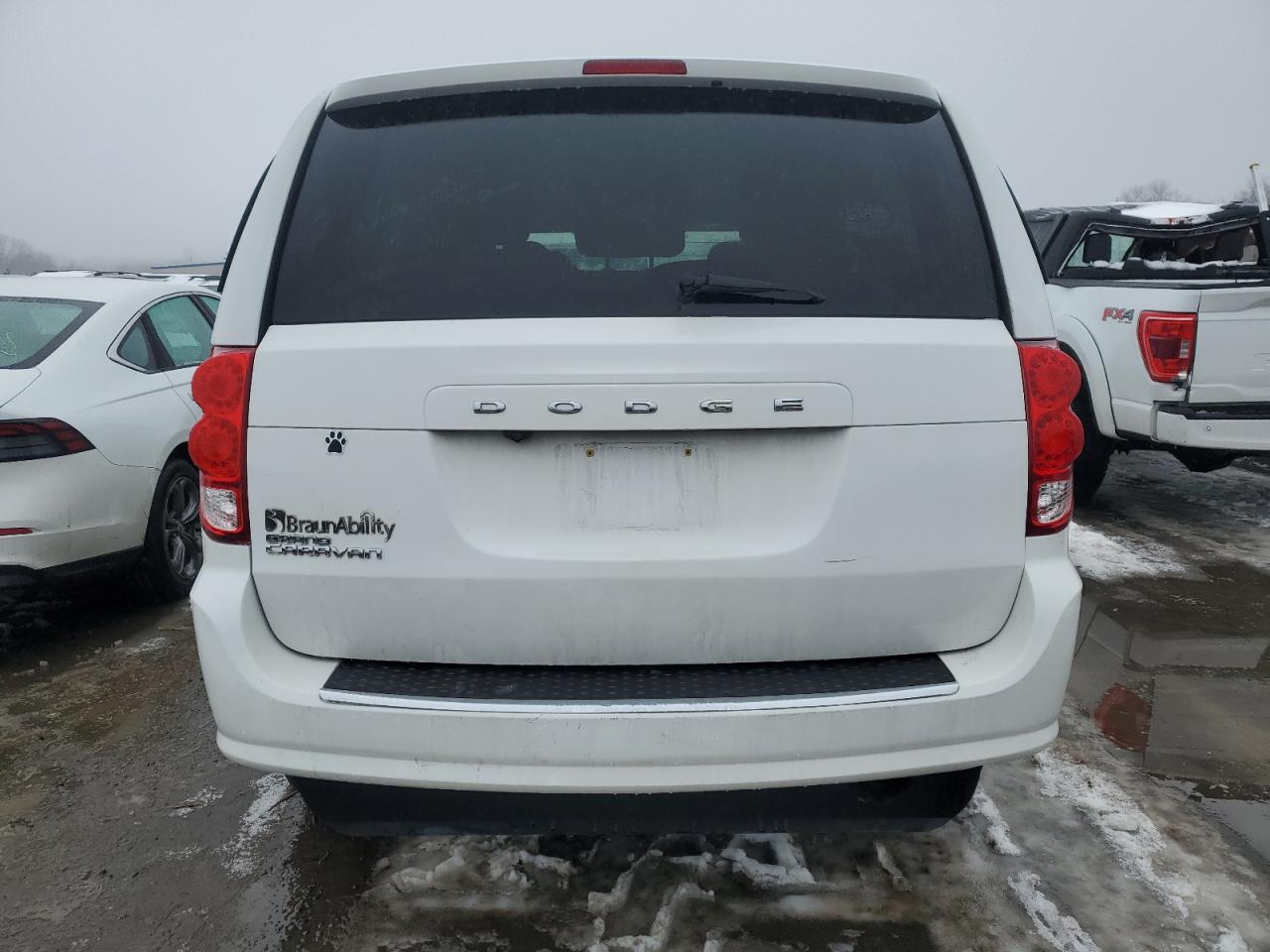 2019 Dodge Caravan - Image 6