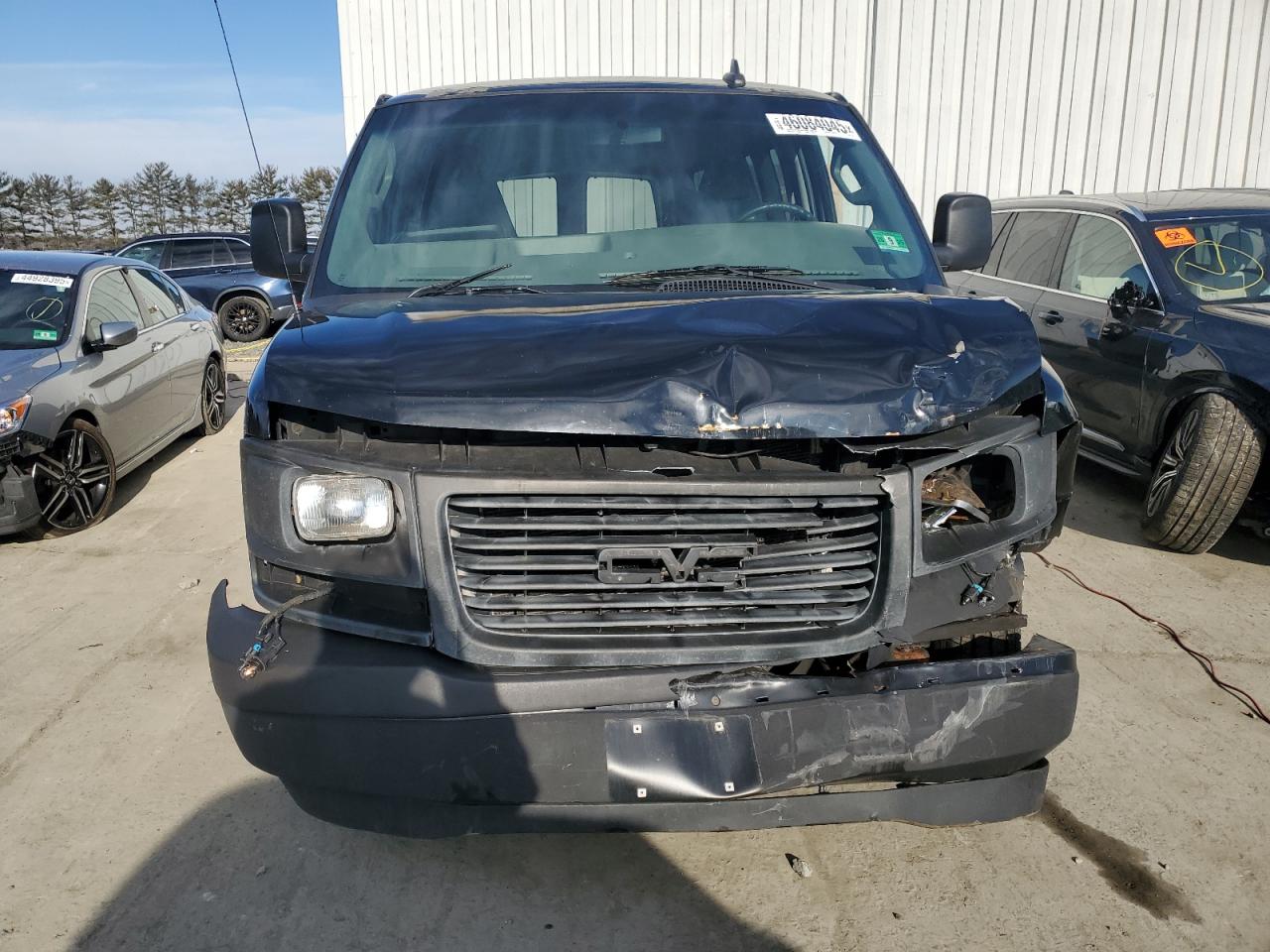 2017 GMC Savana - Image 5