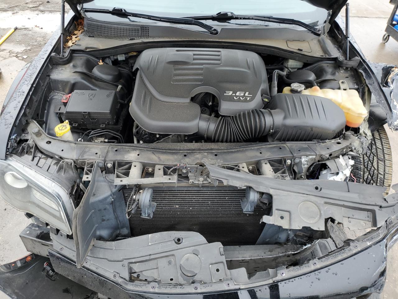 2015 Chrysler 300 - Image 11