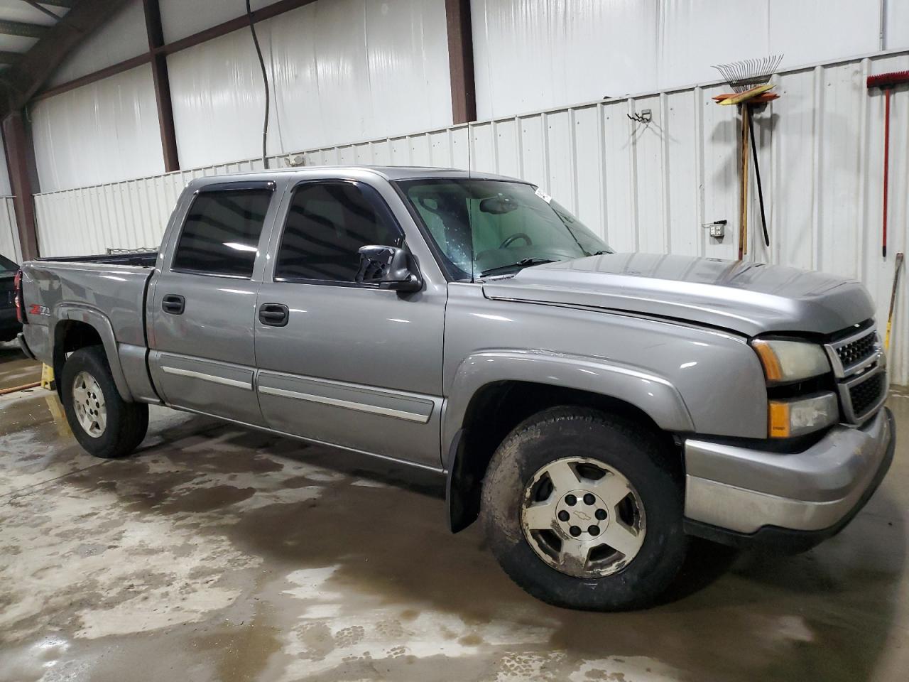 2006 Chevrolet Silverado - Image 4