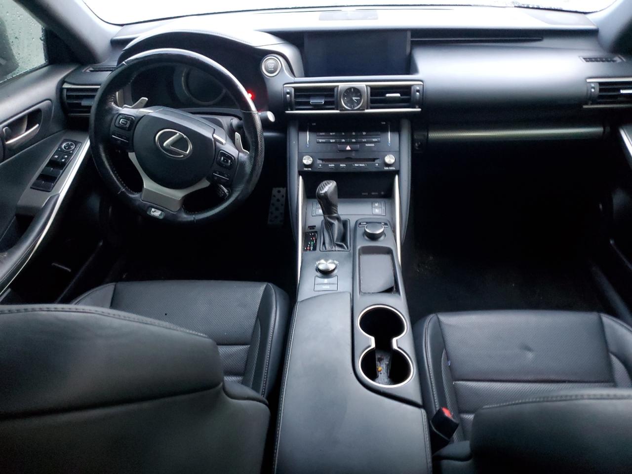 2017 Lexus IS - Image 8