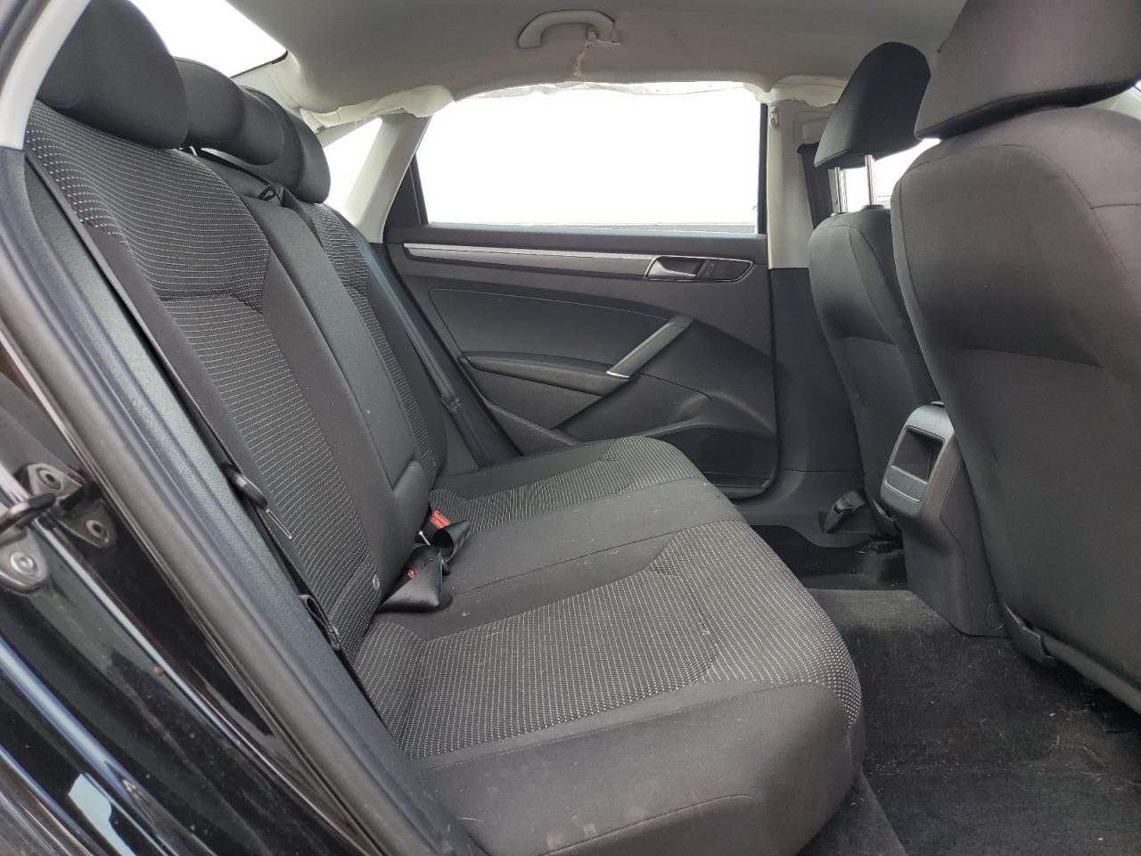 2016 Volkswagen Passat - Image 10