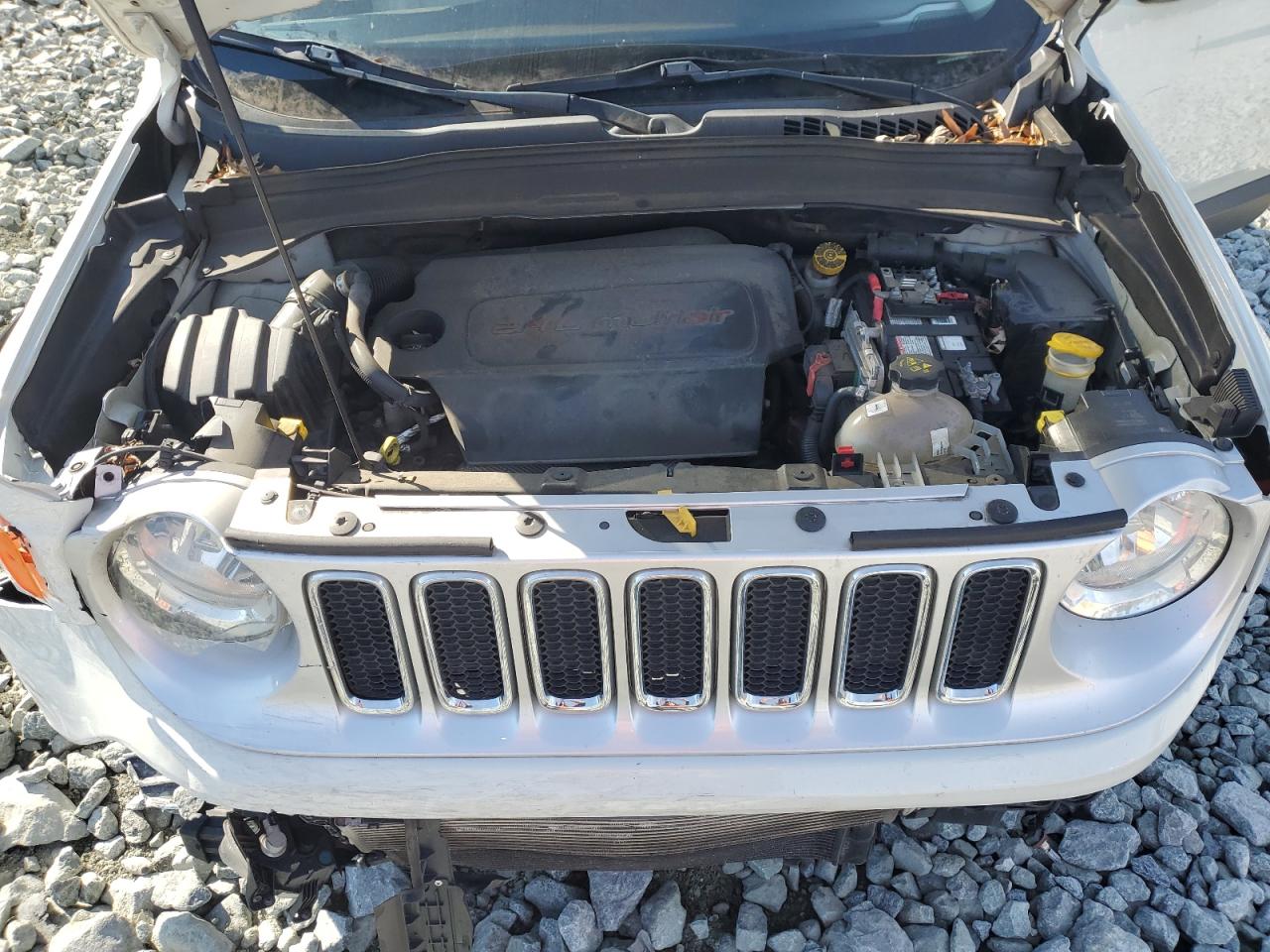 2016 Jeep Renegade - Image 13