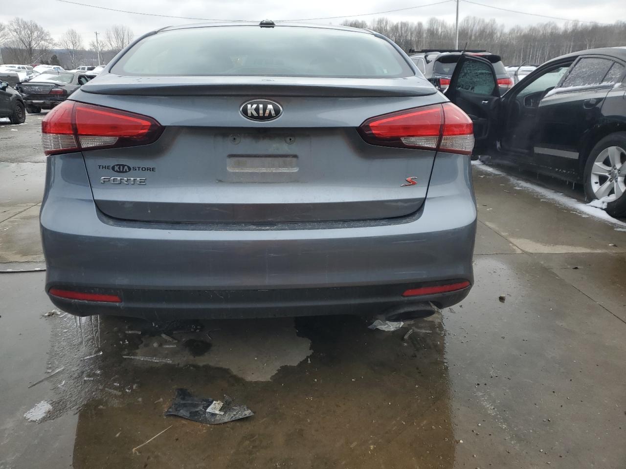 2017 Kia Forte - Image 6