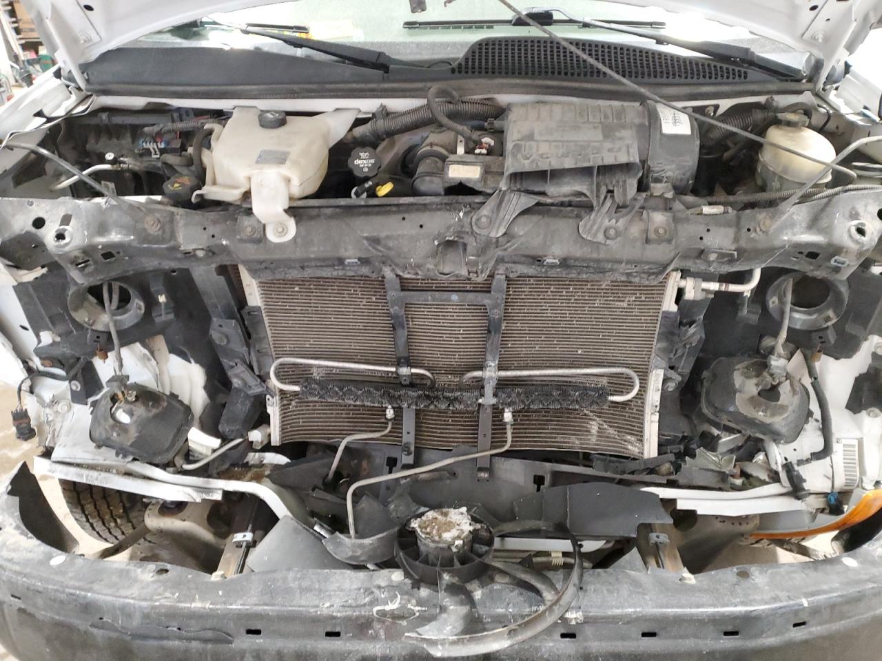 2015 Chevrolet Express - Image 12