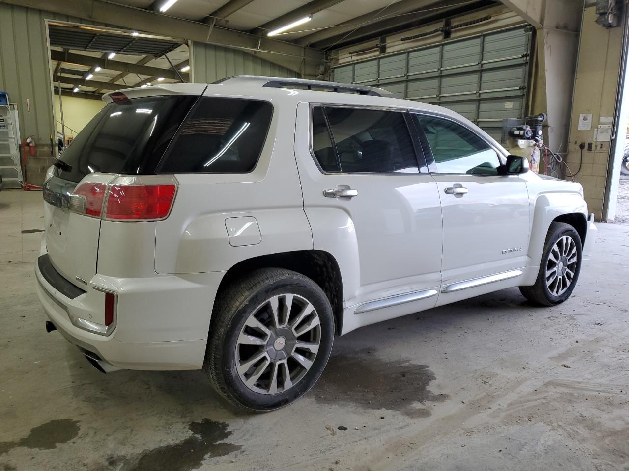 2016 GMC Terrain - Image 3