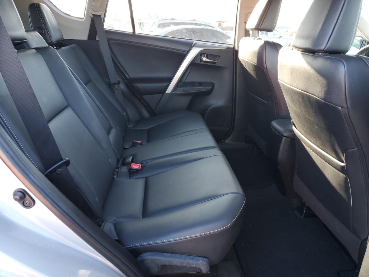 2015 Toyota RAV 4 - Image 11