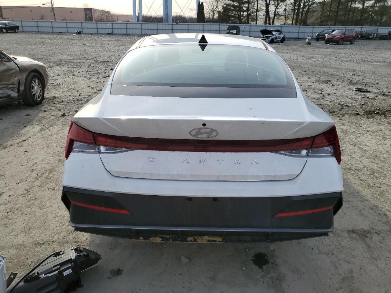 2024 Hyundai Elantra - Image 6
