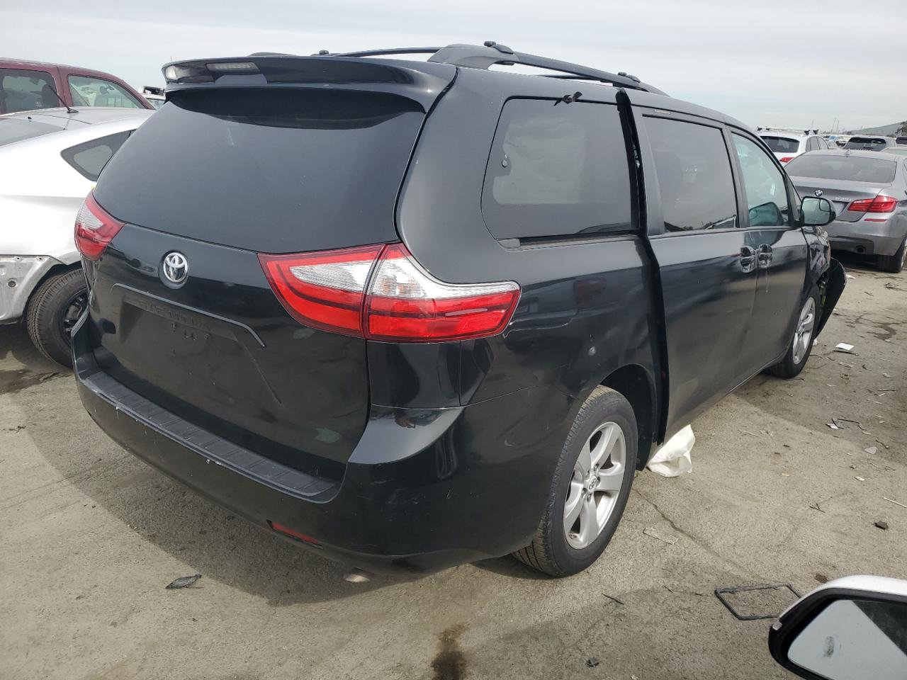 2015 Toyota Sienna - Image 3