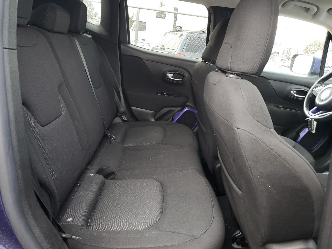 2016 Jeep Renegade - Image 11