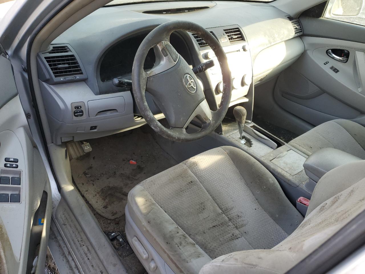 2010 Toyota Camry - Image 8