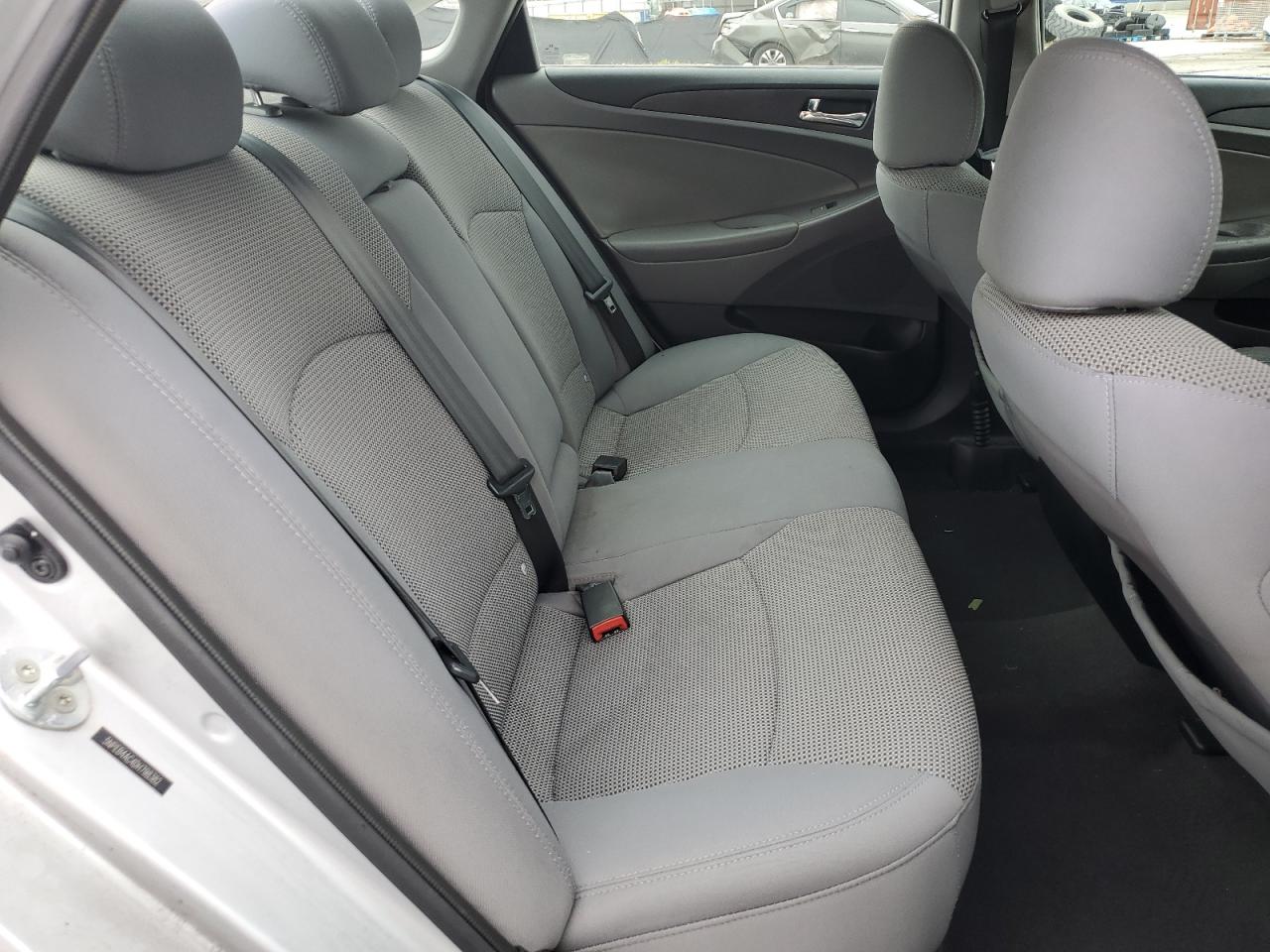 2013 Hyundai Sonata - Image 11