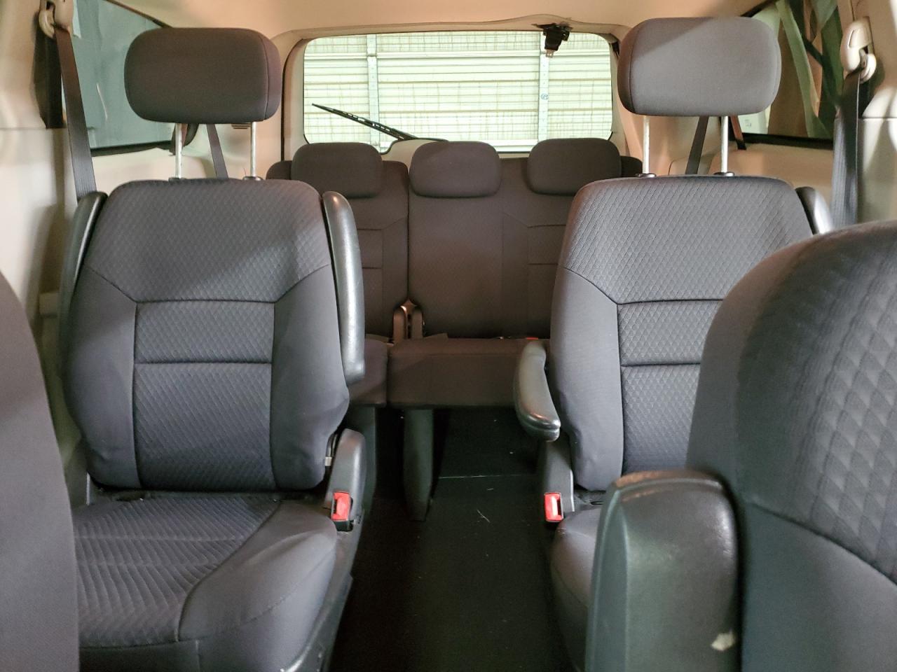 2010 Dodge Caravan - Image 10