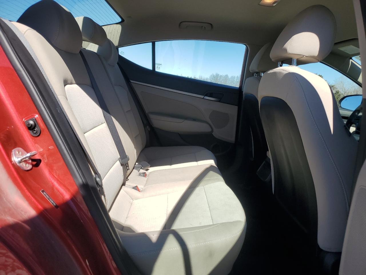 2018 Hyundai Elantra - Image 10