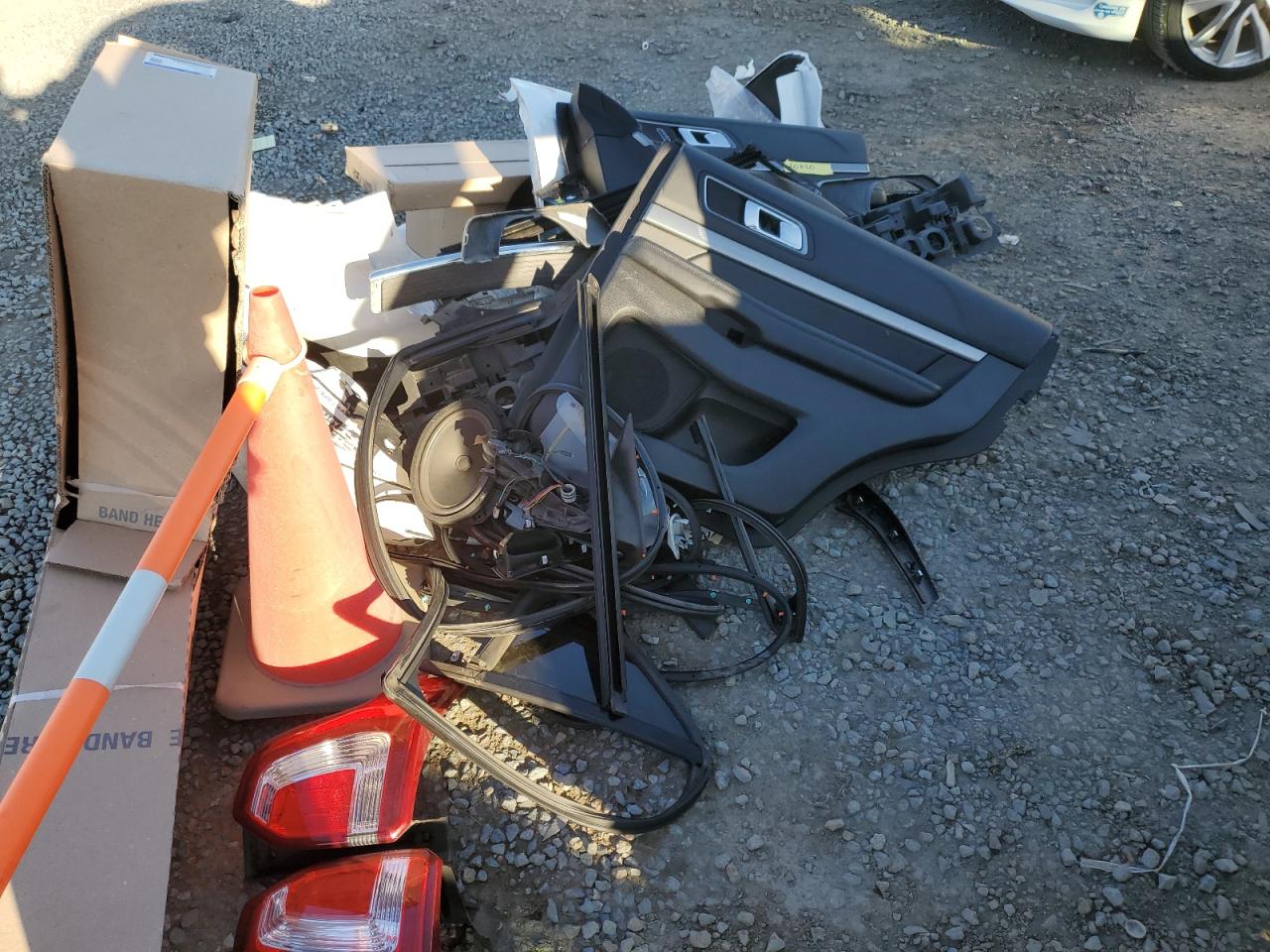 2018 Ford Explorer - Image 13