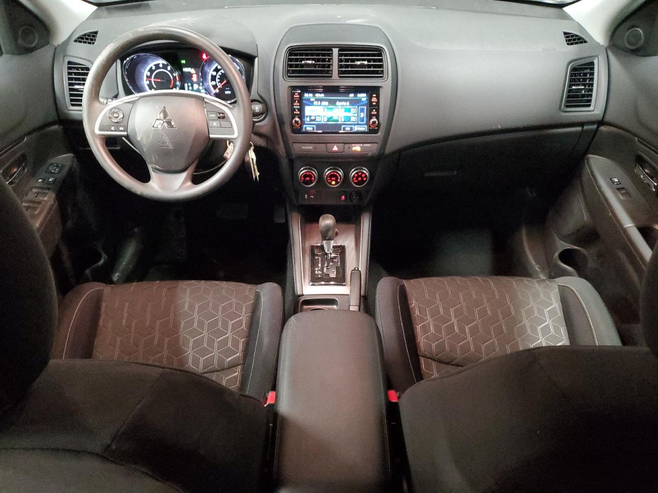 2024 Mitsubishi Outlander - Image 8