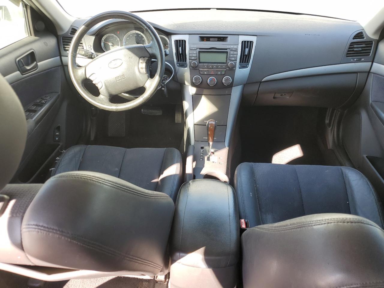 2009 Hyundai Sonata - Image 8