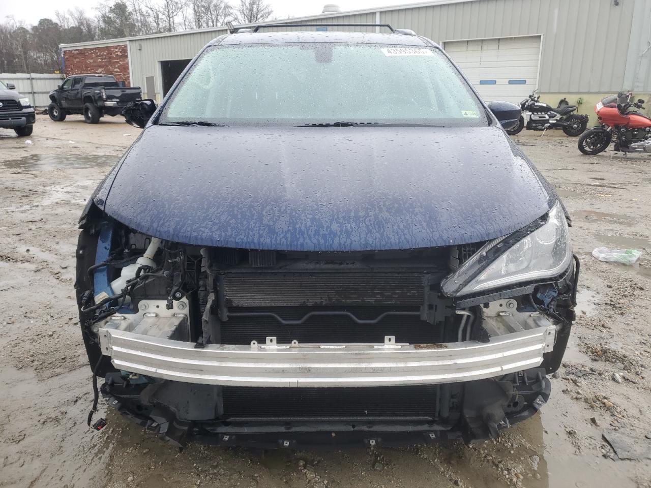 2017 Chrysler Pacifica - Image 5