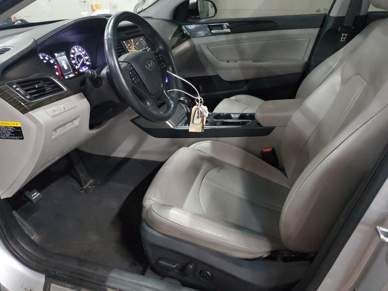 2016 Hyundai Sonata - Image 7