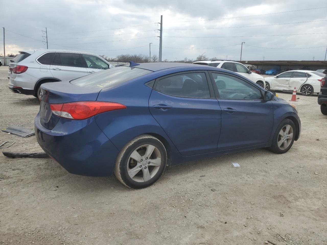 2013 Hyundai Elantra - Image 3