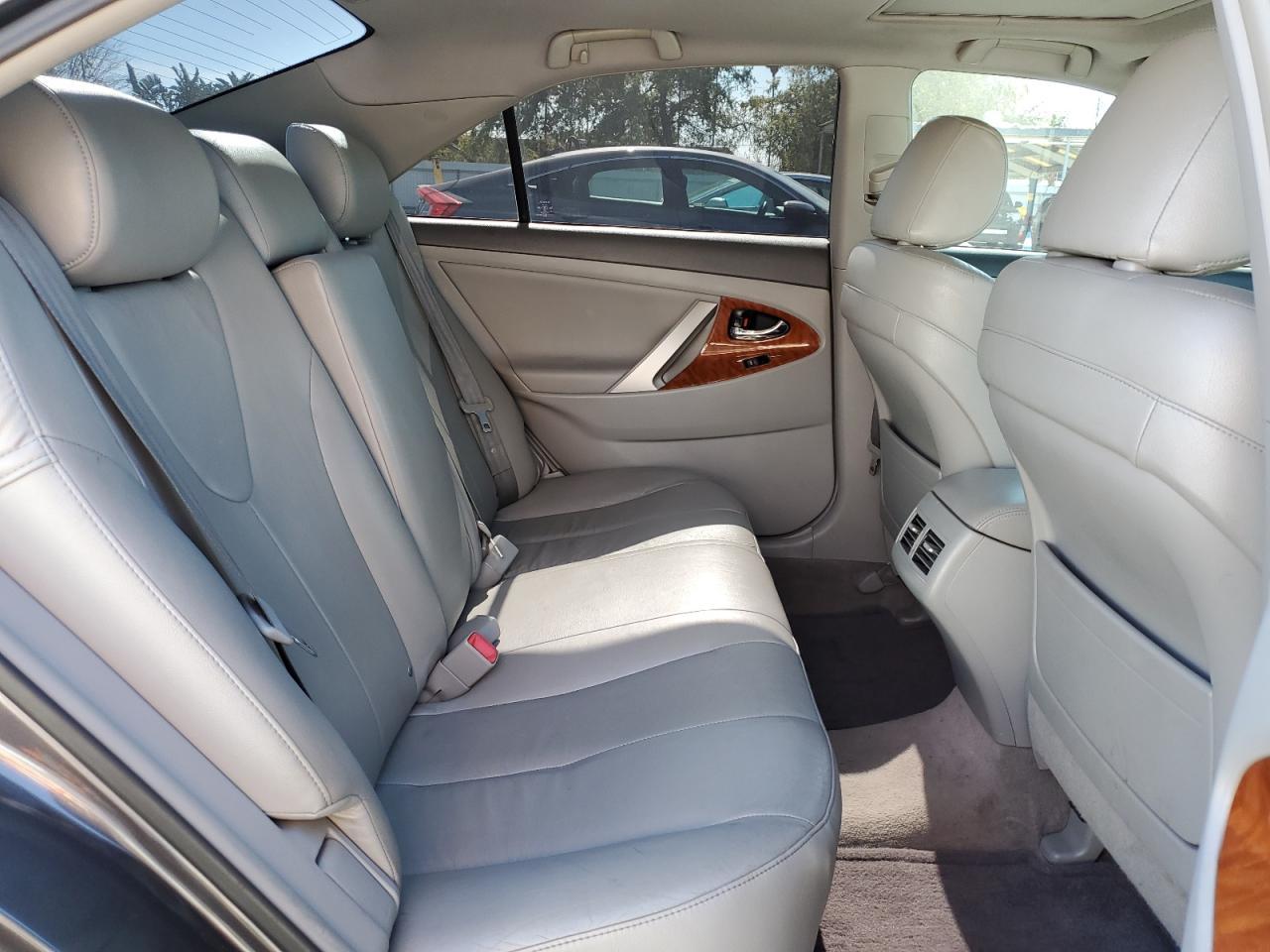 2010 Toyota Camry - Image 10